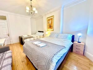 Spacious Bedroom, 5 Minutes Walk to Paddington Station