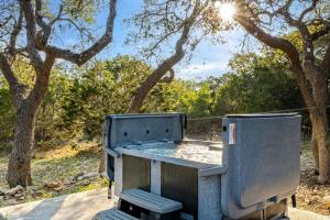 Lake View Modern Farmhouse Hot Tub 2 Suites