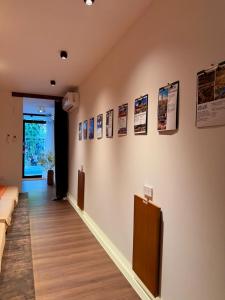 Him Home 008 in Old Town walking str