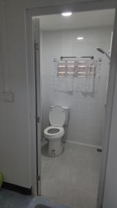 หลังมอ อพาร์ตเมนต์สามสาว