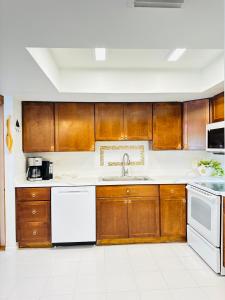 Caloosa Cottage Boutique Home with Office