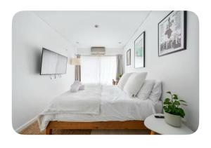 Bright and spacious apt, W&D in unit - Monthly