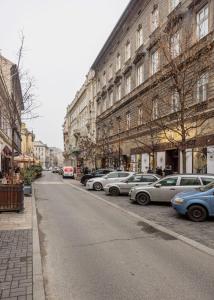 Cozy 1BR near Opera & Gozsdu with Terrace