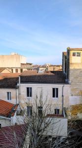 Appt lumineux refait à neuf, vers place Stalingrad