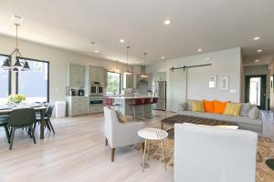 City Escape Lakefront Boat Dock Fishing