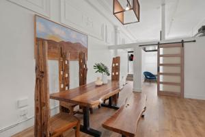 Party in Gaslamp 4BR Downtown Pad with Bathtub