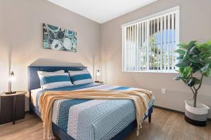 Modern 2BR2BA in Irvine Pool & Gym