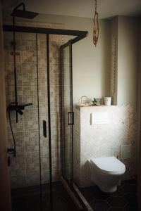 Valea Sânzienelor, Casa din deal