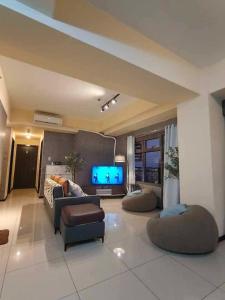 The Grand Lower Penthouse 2 Bedrooms, 3 Baths