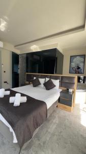 Lüks Versace villası, sauna, jakuzi, hamam, yüzme havuzu ve barbekü alanı