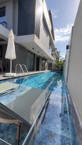 Lüks Versace villası, sauna, jakuzi, hamam, yüzme havuzu ve barbekü alanı