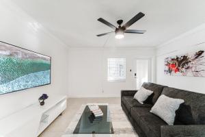 Luxury Waterfront Boca with Pool, Hot Tub and Boat Views