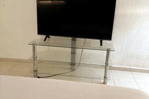 Elohim Airport House