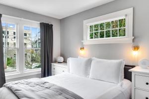 Montlake Hideaway in Spite House