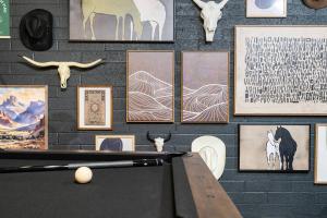 7BR Lux Pool & Pickleball Oasis wSpeakeasy