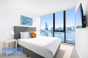 Melbourne Private Apartments - Absolute Waterfront, Harbour and Stadium Views