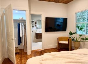 poolside villa with hot tub near Rodeo and World Cup