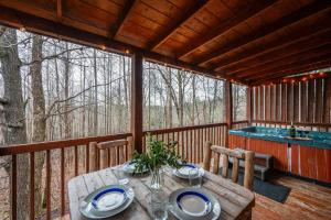 Couples or Fam Fun, King Bed, Pool Table, Jacuzzi, Hot Tub