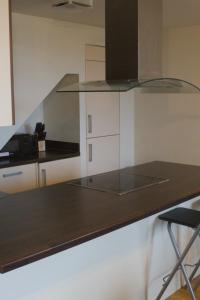 2 bed Apartment with balcony Canary Wharf London