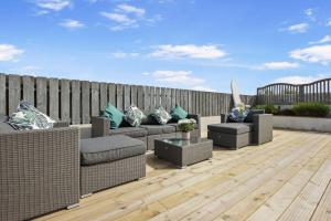 Luxury 4 bed beachside home with coastal views