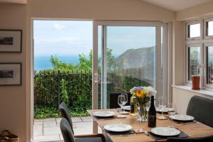 Pet friendly cottage in Exmoor w great sea views