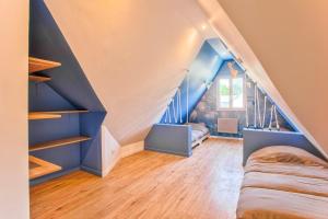 Charming little townhouse by the sea