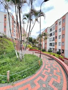 Apartamento 3 habitaciones cerca del Aeropuerto Matecaña Piscina y zonas recreativas Hasta 9 huéspedes