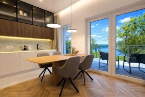 Porto Marina - widok na jezioro z każdego z 3 pokoi, lux, garaż, klima