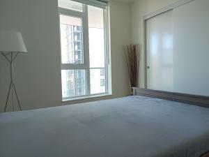 New condo Great amenities Near Skytrain