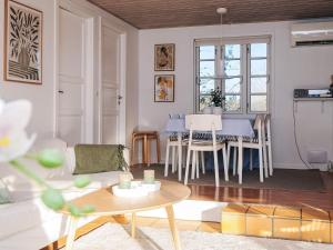 6 person holiday home in Juelsminde