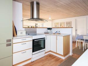 6 person holiday home in Juelsminde