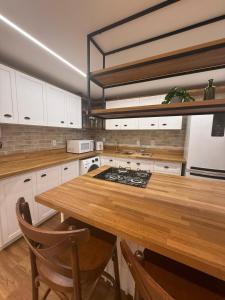 Suítes climatizadas com lazer na Praia dos Amores