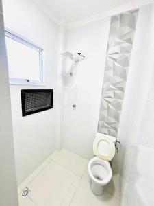 Casa com 2 suítes e churrasqueira a 300m do mar