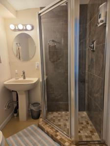 Quiet Desert Oasis off Swan Rd