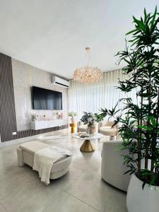 Majestic 2Bd Ocean view Apartment Boca Del Mar III