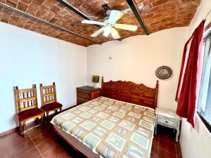 Ajijic Centro with lakeview terrace, AC & walkable