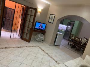 Casa Centro Planta Baja Estadio Fórum Terminal Peatonales A minutos del Nodo Tecnologico hasta 6 huéspedes