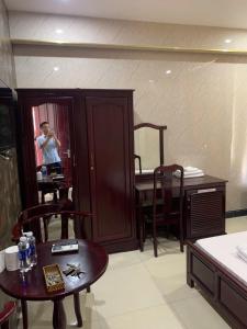 Thi Long Phụng Hotel