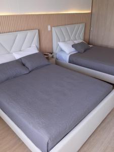 14th Floor Luxury 2BR-Jacuzzi Balcony-Near Airport