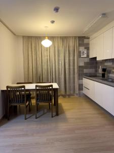 Humming Stay, Incheon Airport 10 Min, Unseo Stn, Projector