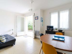 Appartement familial à 30m de la plage, vue mer - FR-1-409-292