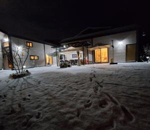 Yeoncheon Jjongi and Mary Newly Built First Branch Pet Pension