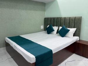 Hotel S S A