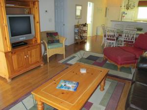 Waterway View 2BR • First-Floor Balcony • Pools • Dock Access • Carolina Keyes 1203