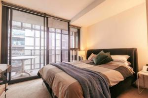 Stunning 2BDR Apt in the heart of Docklands