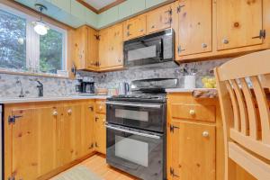 Family Friendly Kennebunk Pond Lakefront Retreat