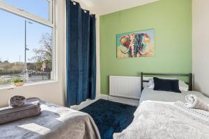 Chorlton Central l Long Stays lGroups Relocatorsl