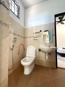 Spacious Classic 4BR Family Haven I Simpang Ampat