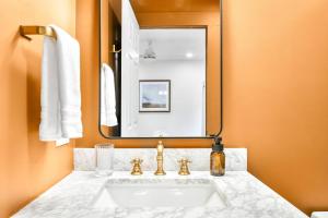Private Luxury + Sauna Incredible Walking Location