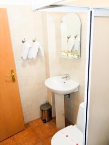 Deluxe Double Room with Balcony room in Victoria Hotel